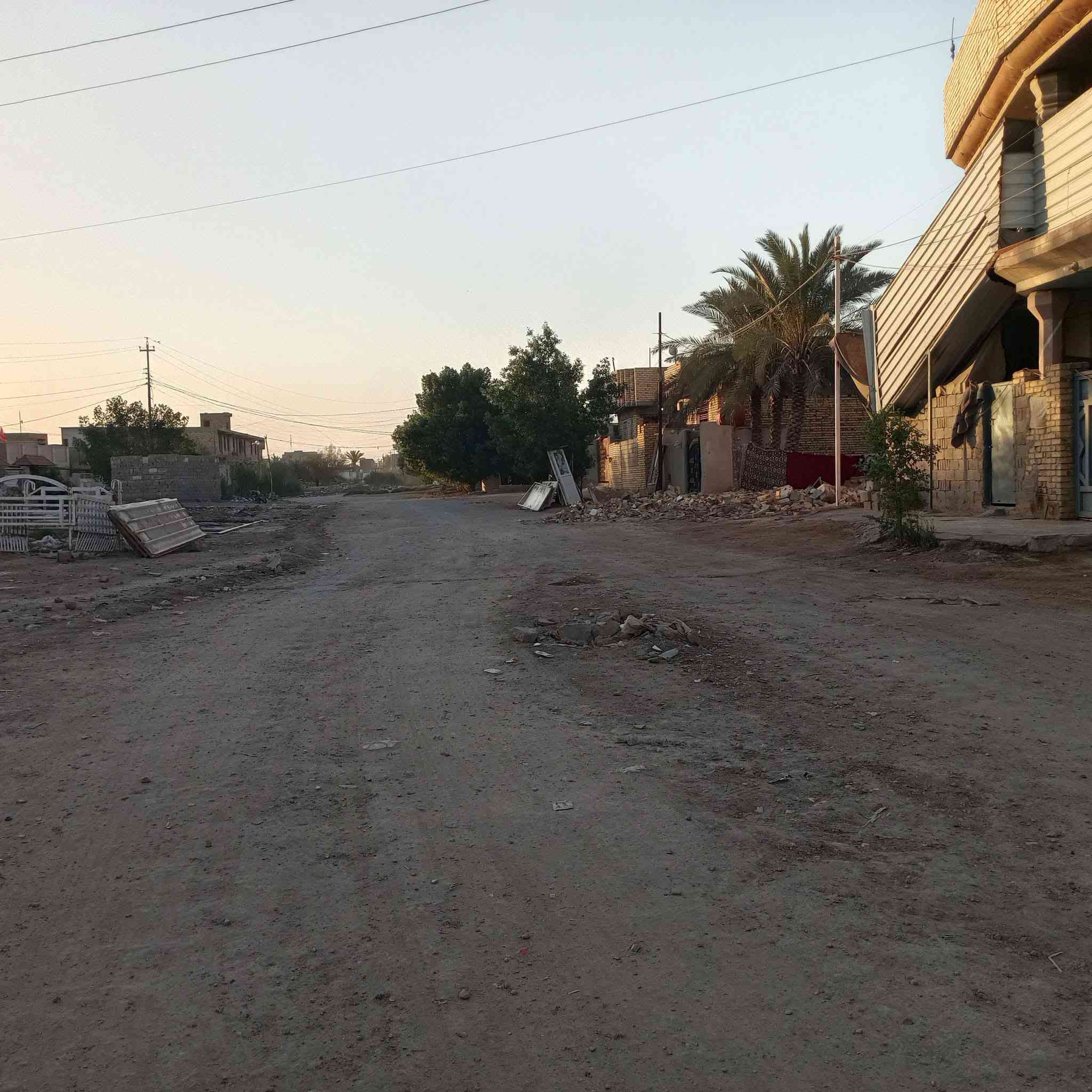 سلام عليكم دار للبيع مساحه 190 متر طابو صرف شارع 30 متر  شارع قرب شارع العريض   البيت يتكون من غرفة ومطبخ وصاله واستقبال وصحيات بناء بلوك ‏‪***********‬‏ هاذه رقم ابو البيت مكلف بل نشر
