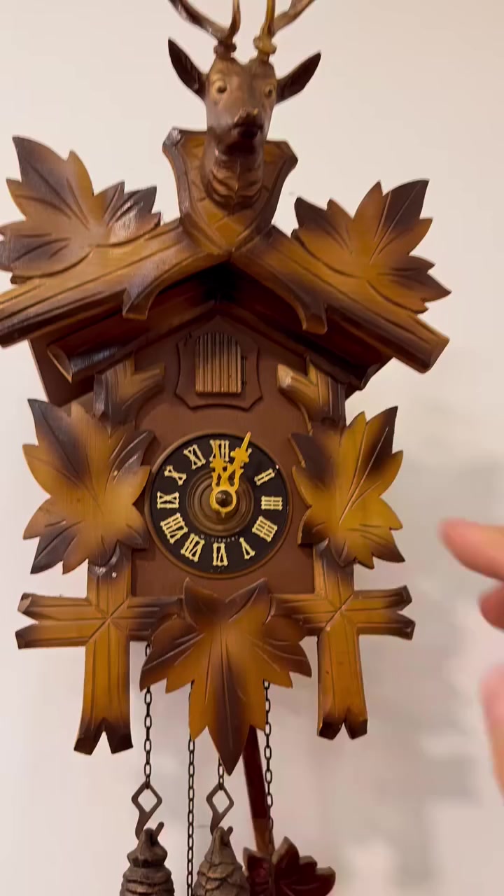 مرحبا ساعة كوكو الالمانية الشهيرة..
دق كل راس ساعة ونص نص، نظيفة جدًا صراحة وتشتغل بشكل ميكانيكي مدى الحياة من دون باتريات وكلش حلوة بس انا منجبرة ابيعها.. 
سعرها ١٥٠ مشتريتها اغلى صراحة بس مستعجلة.


**إذا كنت صاحب هذا الإعلان وتريد حذفه لأي سبب، رجاءا أرسل رسالة إلى الدعم الفني**