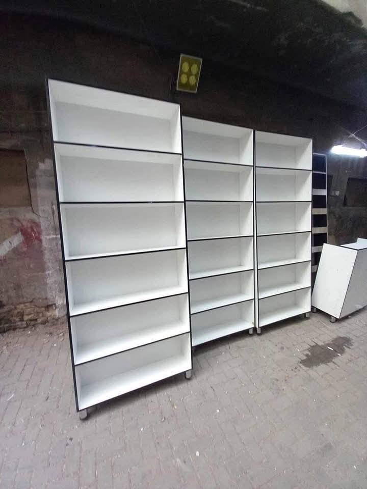 فاترينات للبيع سعر ٦٥
عدد ٤
مع ميز mdf عدد ٢
شراي يتصل ***********
