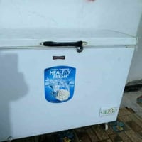 مجمدة نضيفة للبيع السعر ٢٣٠ التواصل فقط على الرقم 07830017011