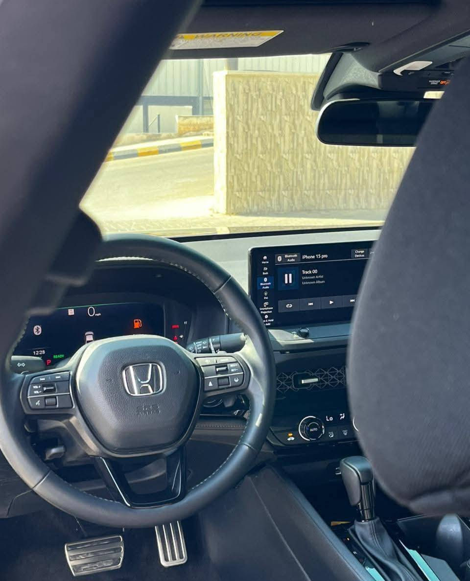 هوندا اكورد سبورت هايبرد  2025  
السيارة ماشيه : 14 الف كيلوا #بدون_ارباك 
_رقم بغداد  : دخولها جديد 
السيارة بالحقيقة بعد اجمل من الصور 

• مكينة 2000  تنفس طبيعي
• شاشة كبيرة
•فتحه
• تبريد قطعتين 
• شحن لاسلكي 
• تدفئة كشنات 
• كاميرا خلفية 3 انظمة
• كرسي كهرباء  لون اسود  
• رادار امامي
• مانع تصادم
• محدد مسار 
• تصحيح مسار
• شفتات بالستيرن
• مثبت سرعة
• مانع انزلاق
• دخول ذكي 
• إنارة ترحيبية
• هندبريك كهرباء
•لايت عدسات زينون
• نظام اوتو لايت Auto
• لايت العالي زنون 
• حساسات مطر 
• حساسات دخول الإنفاق
• حساسات ضغط هواء الإطارات
• أوامر صوتية
• 3 أنظمة قيادة (eco, ev, sport)
• بلوتوث
• مدخل USB + AUX

صور الحادث مرفق مع المنشور 
السيارة اخت الكلين 
( على وضع الشركة برغي ما مبدل بيها فقط البونيد  ) 

الموقع : سامراء 
السعر  : 235  وقابل للتفاوض 

للاتصال : ***********
