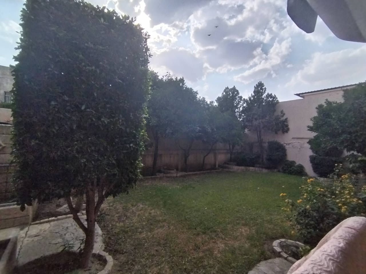 🔴 دار للبيع 🏘🔑🔑FOR SALE 

🔴الموقع👀حي الاعلام خلف مول ستي استنطبول

🔴 ملك صرف طابو الزهور

🔴مساحة الدار ( 414 ) متر

🔴الواجهة (18.5)

🔴 طابقين بناء محدث 2018

🔴الطابق الأول يتكون من 3 غرف نوم وهول واستقبال ومطبخ حار وبارد وصحيات داخلية وخارجية مع ثلاث مناور وحديقة وكراج. 

 🔴 الطابق الثاني يتكون من 4 غرف نوم وهول وصحيات وبلكونه كبيرة

🔴للأستفسار عن عروضنا العقارية المتميزة وأسعارها ⤵️مراجعة

          🎖تاج الملوك للعقار🎖
     

🔴العراق↔️الموصل↔️ حي الاخاء سايدين كنيسة تايتنك مقابل البسة الأصدقاء أو ألتواصل معنآ ⤵️على الارقام
☎️(***********) ابو حسن
☎️(***********) ابو حسن
☎️(***********) ابو عماد 
☎️(***********) ابو عماد
