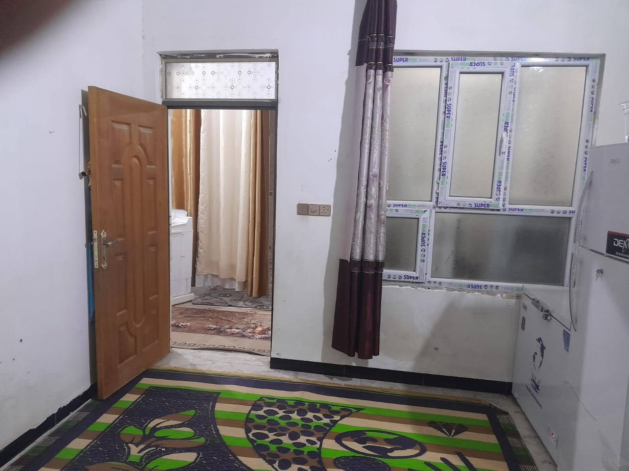 مشتمل للبيع مساحه ١٥٠متر حي المثنى خلف الخضراء خلف مدرسة ابطال العروبه طابق واحد غرفتين نوم مع بعض الملحقات المشتمل بي نواقص لبخ الواجهه ارضيه الكراج ما مطبكه والبيتونه فقط عايزها بورك سعر ٦٠ مليون وبي مجال  اتصال ***********
