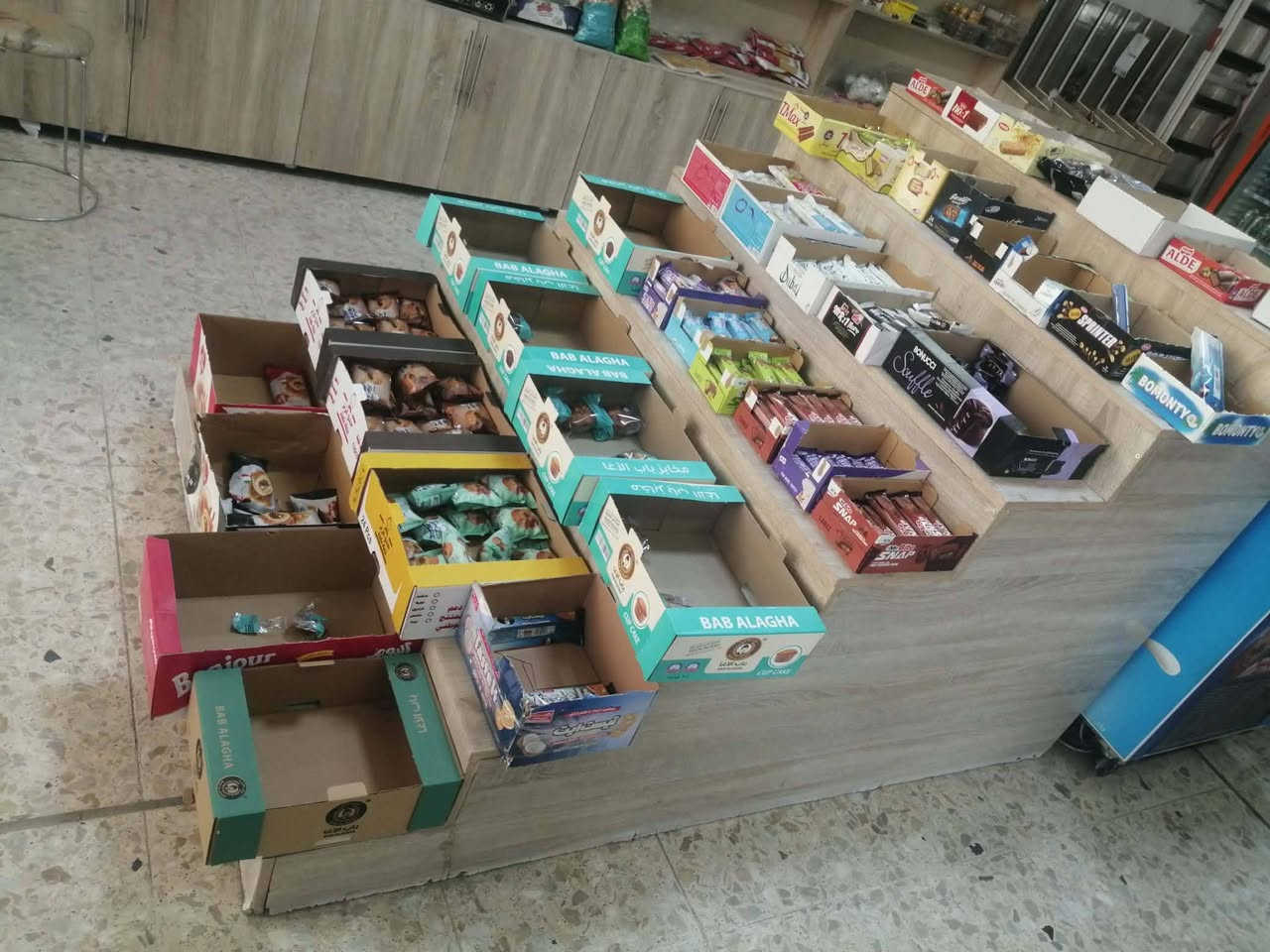 السلام عليكم مجموعه رفوف قيم بما يرضي الله واخذهن  مكانهن بغداد الكرادة (***********)   قرب مستشفى العلوية الاهلي ...
