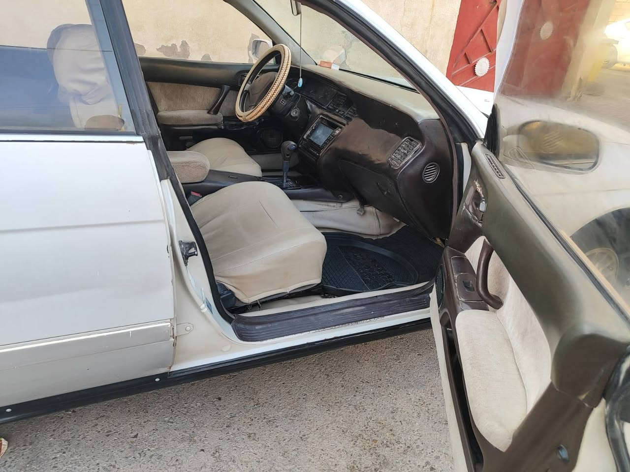 بطه موديل 92
رقم قادسية مشروع وطني 
كفاله كص ونقل جثه والأصوليات 
مكينه فيفيتي ومكينه وگير عل فحص
دواخل حلوه 
السعر 50
مكان السياره القبلة 
***********
