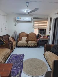 تخم ١٠ مقاعد نضيف السعر ٢٥٠ ٢٠٠ قفل مكاني بغداد الزعفرانيه للاستفسار ٠...