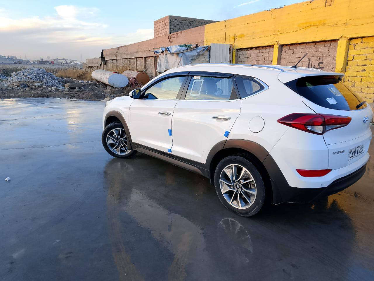 توسان موديل 2018حجم2400
رقم بغداد جديده بسمي 
هزة وسنويه جديد وشرط التحويل 
مكينه وكير شرط اوتو
مواصفات نص فول 
مري كهرب شفط 
حساسات خلفي+امامي 
تحكمات ستيرن 
سرعه نضام
شاشه كاميرة 
ويلكب19اصلي
تبريد🥶تتفئه🔥
سياره ماشيه شي قليل 
باقي تفاصيلها خابر على خط 
مكلف بالنشر عزيزي 
***********
*********** 
مكان موصل الايمن
