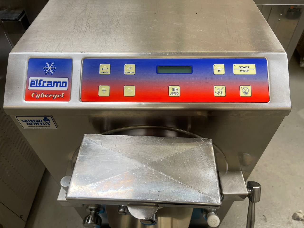 #معرض #الايطالي
إنتاجيه Ds إلفرامو أيطاليا 🇮🇹
8-6 لتر 
مستخدم اخو الجديد 
نضيفه جدآ 
كلشي بيه بلادي على وضع الشركة 
تبريد ماء 
3فيز 
المكينه جاهزه من كلشي 

✨

السعر والتفاصيل مراسله الصفحة 
اؤ الأتصال هـ   ***********
العنوآن بصره 
#سيدحسين
