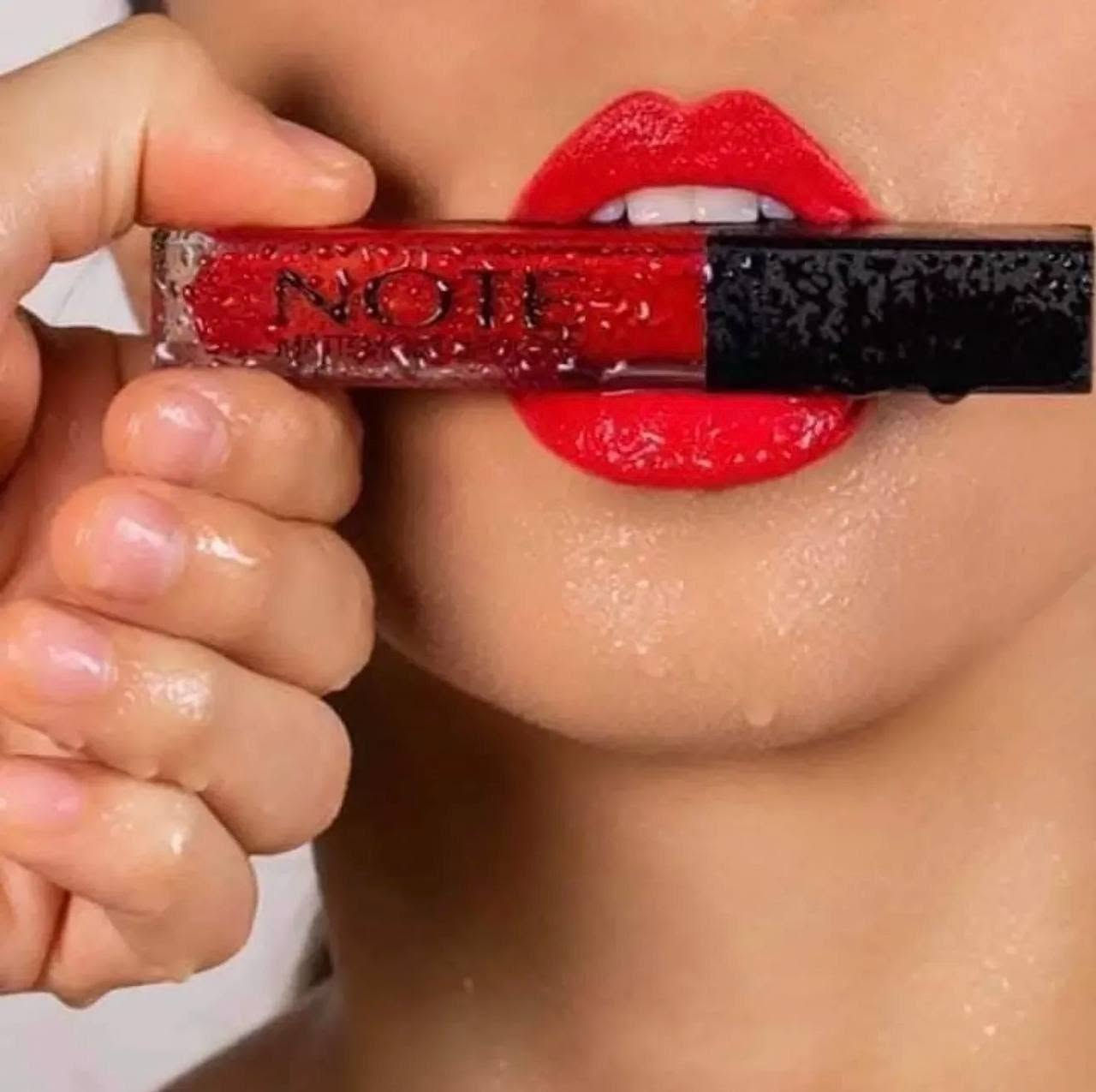 Note MatteMoist Lipgloss
حمر نوت الجديد وصل
احمر شفاه (مات مويست) السائل من نوت
قوام كريمي بلون كثيف وتشطيب مات،
 غني بمكونات مغذية ومرطبة للشفاه فلا
عند تطبيقه يمنح الشفاه فنش كريمي يحتاج لبعض الوقت ليتحول الى مات بملمس
متوفر بيها12لون

سعر الدرزن 19الف فقط 🔥 🔥 🔥💙 روابطنا الرسمية 💙
━━━━━━━━━━━━━━━
🔹 قناتنا على التليجرام
💙 https://t.me/cnvxhkkgfjlkfshklmklljfcjllhgfhk
━━━━━━━━━━━━━━━
🔹 صفحتنا على الفيسبوك
💙 https://www.facebook.com/share/1CspoQ6L4S/
━━━━━━━━━━━━━━━
🔹 حسابنا على الانستغرام
💙 https://www.instagram.com/e_o_p.90?igsh=MTk4eGduOWVvdW1ydQ==
━━━━━━━━━━━━━━━
✨ نورتونا بكل مكان ✨


**إذا كنت صاحب هذا الإعلان وتريد حذفه لأي سبب، رجاءا أرسل رسالة إلى الدعم الفني**