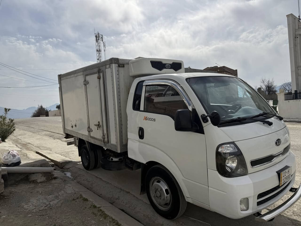 كيا براد 2015 سياره كه زؤر جوانو خاوين مايته وه    به س شانى بوياخه تقريبن ٣ بست له وينكه دياره خه تى ره شم ليدايه مه كينه نه كراوته وه به س پيويستى به تحميله ٤ تاييه ى سفرى له ژيره ما باقى هه مو شتيك به شه رت  به رادى به شه رته گير اكسل به ناو كردن هه مو به شه رته ئه وه ى موشته ريه تلفون  بكات
سعر ١٧٠ كه ميك مجال ***********
