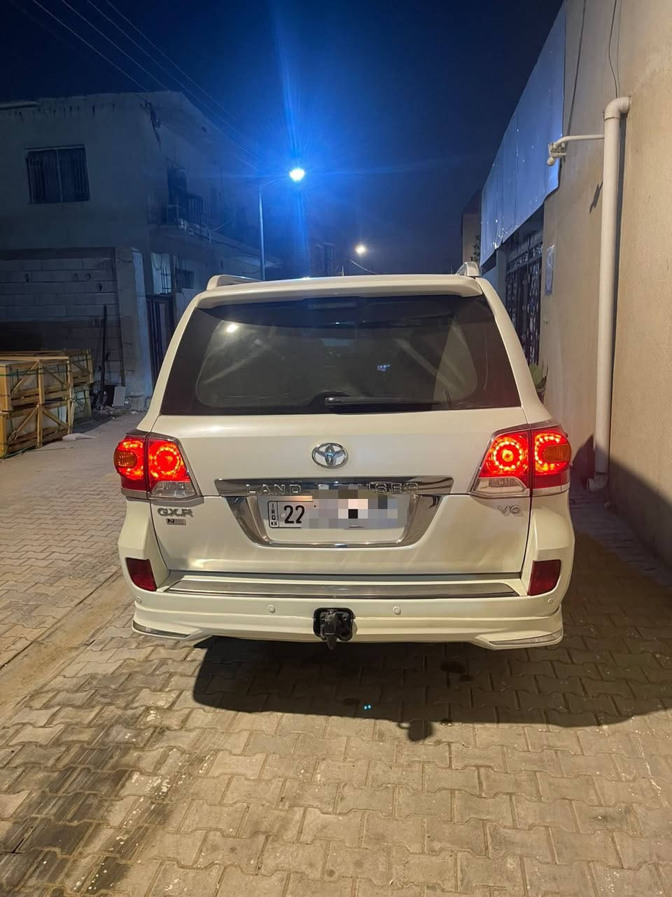 تويوتا لاندكروز 
GXR V6 
بريم ام الطفايه
8 ايرباك 
تحكم ستيرن جهتين 
قفل سرعه 
كشنات جلد كهرباء 
دواخل صاج 
حساس
5 كامرات 
شاشه حجم كبير 
لد امامي 
زراك لايت 
فتحه 
ثلاث قطع تبريد 
جام اربع اوتو 
ثلاجه
تبريد مناخ منفصل
دواخل بيجي 
بلوتوث اواكس USB 
تشغيل عن بعد بلاد 
تنزل وتصعد جام بلبصمه بلاد 
ماسحه خلفيه 
تخم تاير صار سبوع شاده 
حداده 100‎%‎
مكينه كير 100‎%‎ 
كفاله عامه حتى من بارد ماعده جاملغ امامي مفتوح 
رقم اربيل الدولي تريد تحويل تريد وكاله 
السعر 345 $
***********
السياره جديده بمعنى الكلمه شرط لاشخط بيه ولا رصعه
