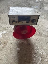 سماعات للبيع ثنينهن شغالات او جدد  قيم بما يرضي الله او تعال اخذه07701...