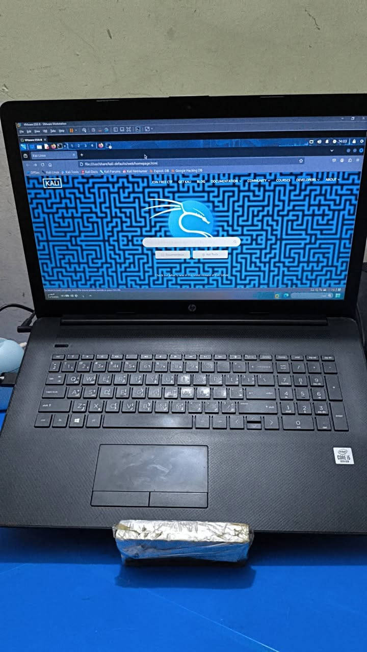 الموديل: HP Laptop 17-by3xxx (شاشة كبيرة مريحة للعين).
المعالج: Intel Core i5-1035G1 (جيل عاشر) يعطي أداء سريع ومستقر.
الذاكرة العشوائية (RAM): سعة 32 جيجابايت (تطوير خاص)، يفتح عشرات البرامج بنفس الوقت بدون أي تعليق.
الهارد (التخزين): SSD بسعة 477 جيجابايت (إقلاع سريع جداً للوندوز).
الشاشة: قياس 17 بوصة (كبيرة وواضحة جداً للأفلام والشغل).
النظام: Windows 11 Pro أصلي ومفعل.
🎮 أداء الألعاب والبرامج:
يشغل لعبة PUBG Mobile على إعدادات Ultra Extreme (كما موضح بالصور).
مثالي لبرامج البرمجة (Visual Studio Code) والتصفح الثقيل.
يحتوي على كيبورد كامل (Full Keyboard) مع لوحة أرقام جانبية.
📝 ملاحظات إضافية
الجهاز نظيف جداً (مثل ما مبين بالصور).
البطارية والشاحن الأصلي بحالة ممتازة.
السعر: [450] (قابل للتفاوض البسيط الموقع: بغداد 
📞 للتواصل:[***********]
