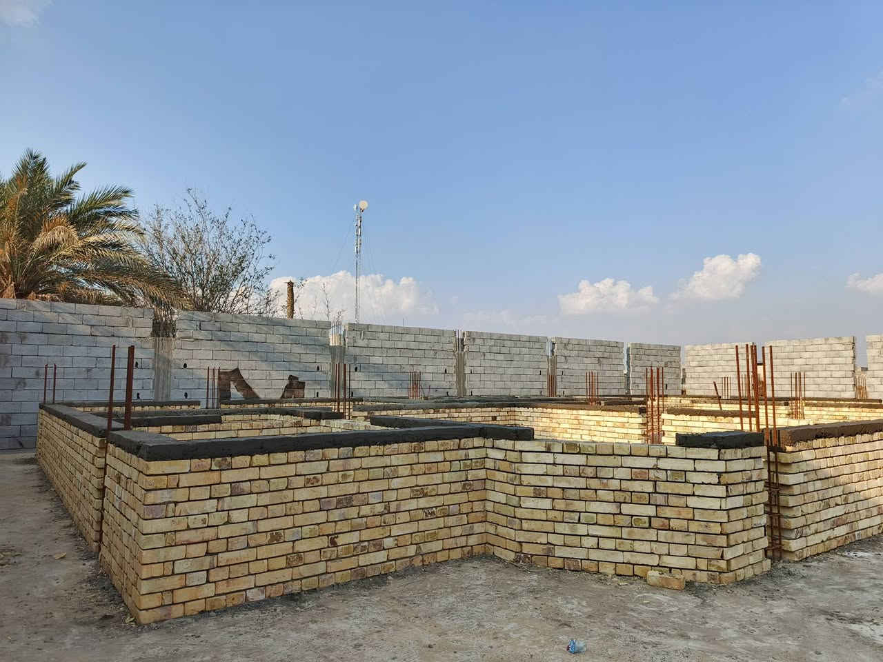 السلام عليكم خلفه بناء طابوك درجة اولا اشتغل جميع انواع لطابوك ولجف قيم ولبلوك وثرمستون شغلي قطعي واشتغل عل دبل وكرسته وعمل تسليم هيكل تسليم مفتاح شغل تسليم مهندس شرط لنضافه ولمتانه اي ستفسار *********** ❤️
