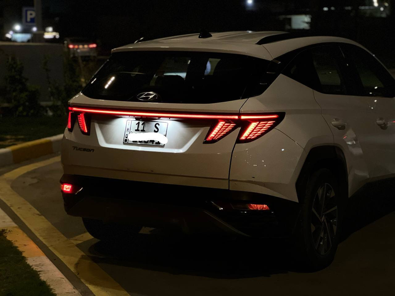 السلام عليكم للبيع سيارة توسان 2023 وارد خليجي اللون ابيض فول مواصفات ماعدا البانوراما
رقم بغداد انكليزي هزه جديدة 
السيارة باسمي تحويل مباشر

محرك 2000 يعني 4 سلندر ماشية 15 الف km

1- كرسي كهربائي 2

2- حساسات امامية خلفية

3-تشغيل عن بعد

4 - ويل كروم 

5 - اشاير بالمري

6 - دخول ذكي

7 - هند بريك بصمة

8 - ثلاث انظمة قيادة ايكو سبورت نورمال

9 - شاشة ايباد 

10 - شاحن واير ليس مع منافذ USP إماميه وخلفية

11 - قطعتين تبريد

12 - تحكمات ستيرن جهتين

13 - كأمرة دواره

14 - بردات خلفية

15 - الجامات الاماميه يصعدن وينزلن اوتو تحكم عن بعد بالريموت

16 - مثبت سرعة

17- مري شفط

18 - لايتات دوارة امامية فول LED

19 - زنون لدي امامي خلفي
20-كشنات جلد 
21-كاعيات جلد 
22-ترحيب مري

السعر207$ ورقة وبيها مجال 

مكان السياره بغداد
للاستفسار اتصال
***********
