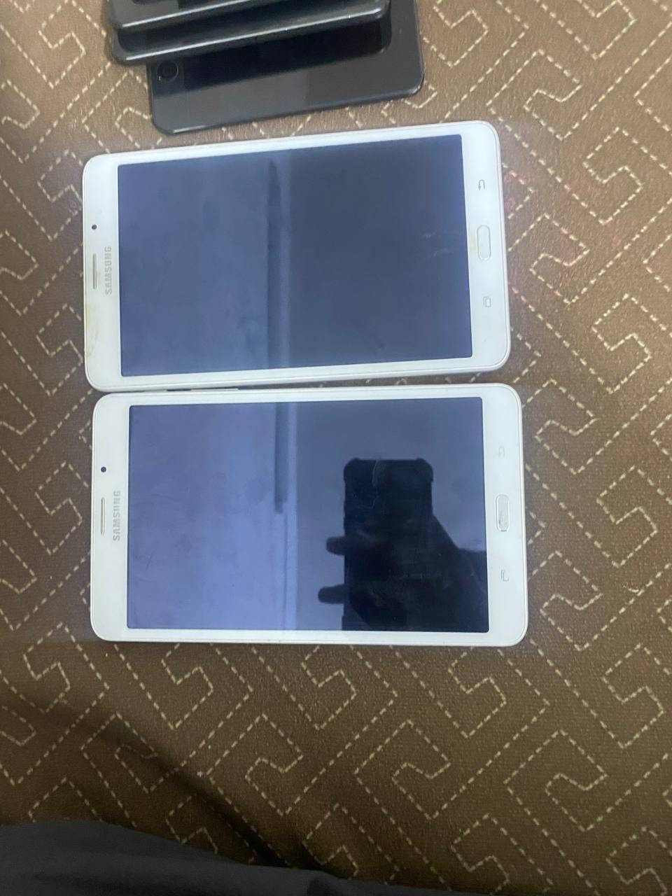 السلام عليكم عندي ذني الاجهزه  13 جهاز ايبود كلهن نضيفات وشغالات وآيبادات ساسمونك عدد 2 كلهن ب250الف كلهن شغالات ونضيفات ***********مكاني بغداد دوره
