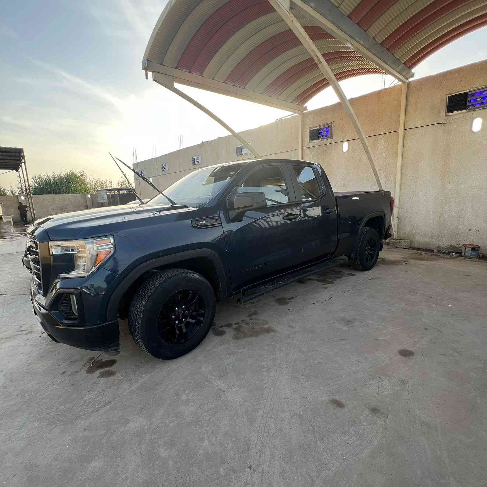 السلام عليكم سيرا موديل 2021 بيع او مراوس حسب القناعه سياره وراد أمريكي محرك 8 سلندر 5300 حادث بابين و جاملغ مبدل و صبغ قليل بالبيند بدون شاصي و لغد رقم أربيل سياره جديد ماشيه 68 الف كيلو قابل للزياده السعر 275 ورقه مكان السياره بغداد الاسكان ***********
