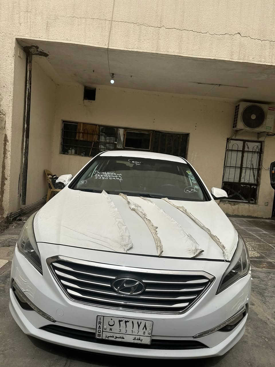 لسلام عليكم 
سوناتا ٢٠١٦ وارد امريكي 
قطعتين بدون دواخل ابد 
هاذ اللون يكشر عادي وطبيعي ومعروف بيها مكانات تكشير 
بس المكينه كلفتني ١٧ ورقه قبل شهرين 
التبريد منضومه جديدة كامله 
الصدر يرادله شغل ولله 
السعر 
١١٣ بيها مجال كلش بسيط 
مكان السياره بغداد الغزاليه 
*********** واتساب واتصال
