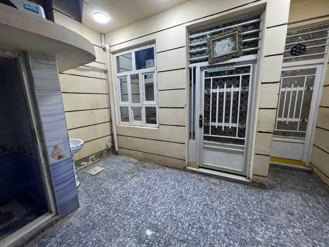 متاح بيت للايجار مساحه 100موقع كاطون الرحمه منطقته ال9000قرب منتزهه الرحمه او فوج الطوارئ ثاني فرع عن شارع العام السعر خاص 
***********
