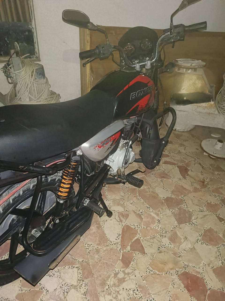 مكينه  مفتوحه، بوكسر 22اوراق اصولي   دراجه جديده. مانقصه شي نضام زنون  مكان رفاعي  السعر 1300 بيه مجال ***********
