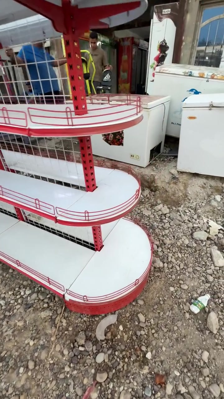سلام عليكم سفينه مال اسواق للبيع 
مكان بغداد حبيبيه حلوه ونضيفه 
سعر ٣٥٠وبيهة مجال 
***********
