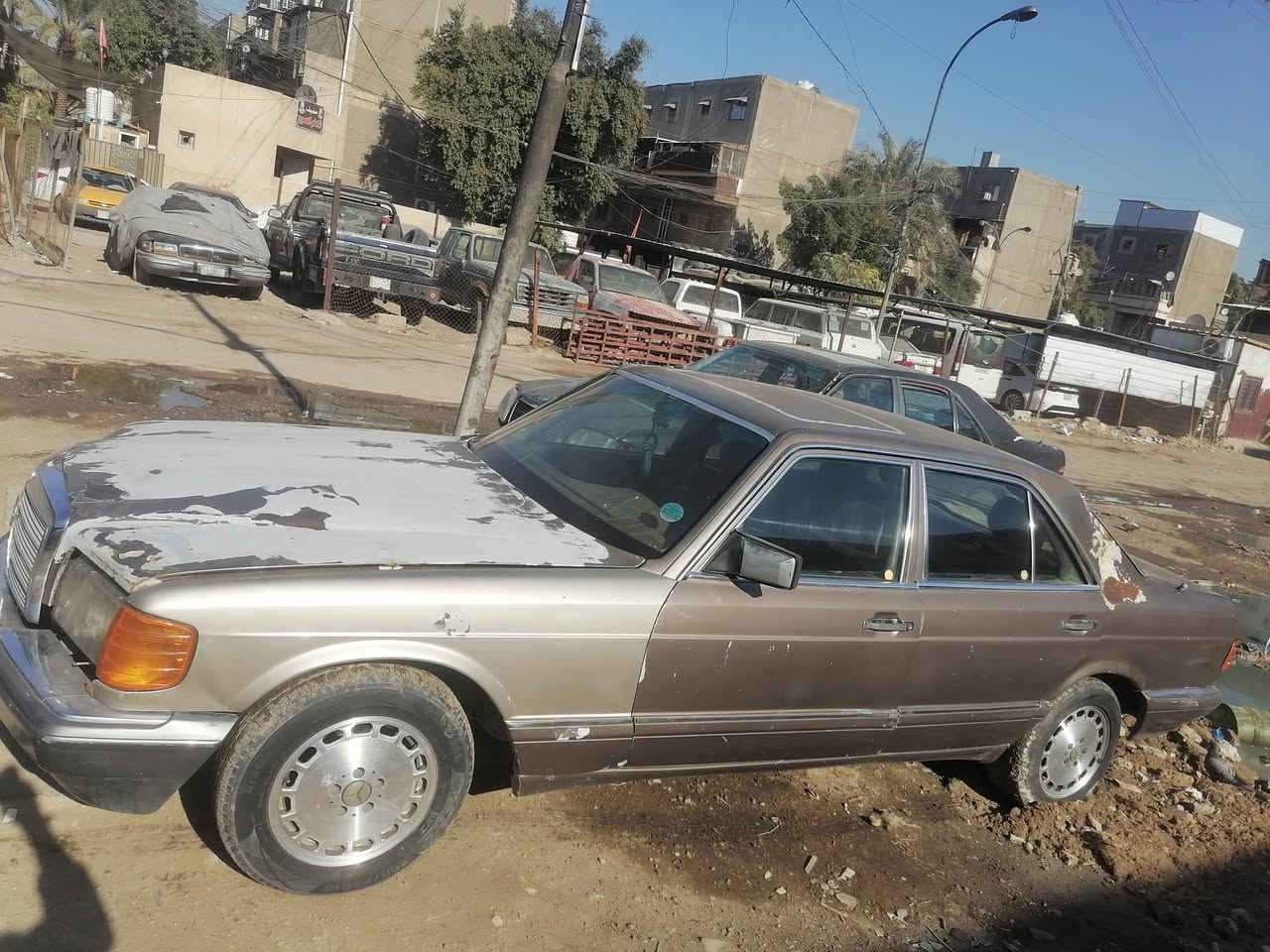 مارسيديس موديل 1991مكينه بلادي 300 رقم بغداد لون جوزي مكينه بيها بخار سعر 40 وبيها مجال اذا مراوس هم ترهم عنوان ابو دشير الدوره ***********
