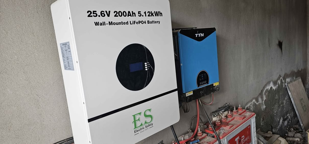 انفيرتر ٤،٢ كيلو واط نظام ٢٤ فولت
تنطي ١٥ لحد ١٨ امبير و تكدر تشد عليها لوحات عدد ١٠ حجم ٦٠٠ واط او ٦١٥ واط
يشحن بطارية سرعتة يبدي من ٣٠ امبير لحد ١٢٠ امبير كركوك, العراق


**إذا كنت صاحب هذا الإعلان وتريد حذفه لأي سبب، رجاءا أرسل رسالة إلى الدعم الفني**