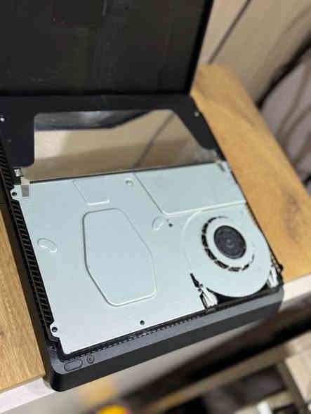 السلام عليكم من رخصه الادمن 
بلي 4 سلم اوربي لوك ستيكر مهكر نضام 11 قرص 
الهارد 500 السعر 285 الف قفل 
للاستفسار *********** بغداد بغداد
