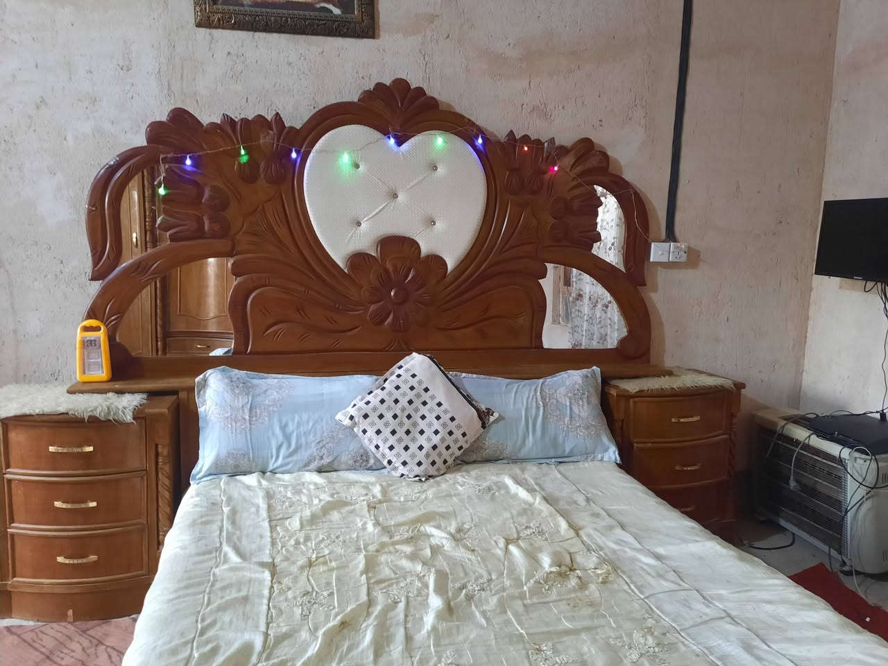 السلام عليكم غرفت اخشاب صاج بوربي لسعر 800مجال قليل مكان كربلاء طويريج عل فيس موجود وللانتصال ***********
