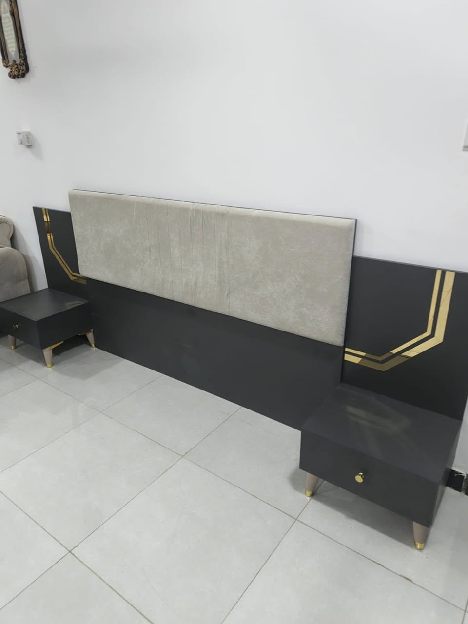 غرفه تركيه للبيع السعر 550 الف 
عنوان قرب سيطرة الموظفين
للاستفسار ***********

