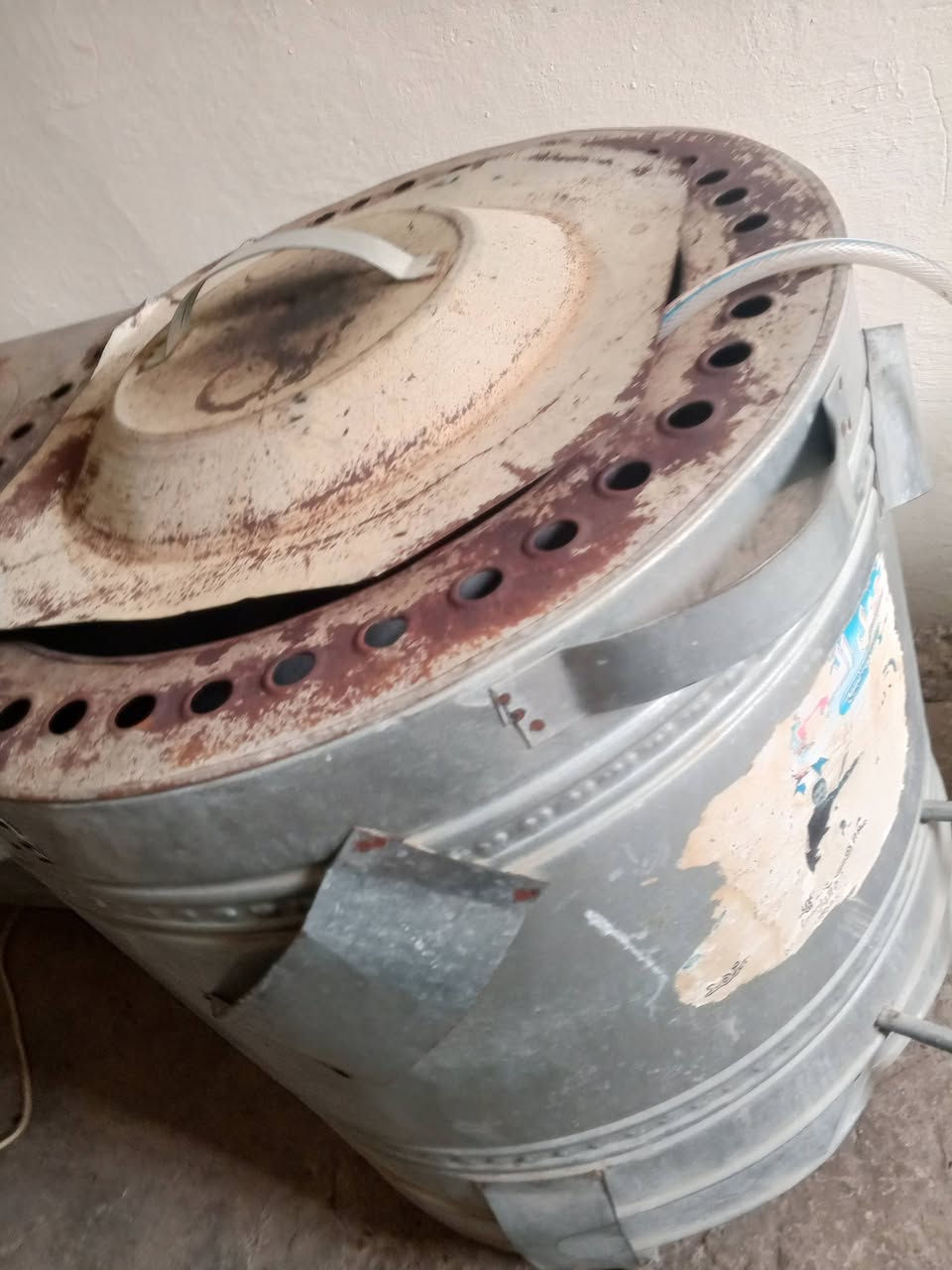 السلام عليكم عندي تنور للبيع شغال بس هاي البنوص تنور فول السعر 25الف قفل العنوان  كاطون الرازي ***********
