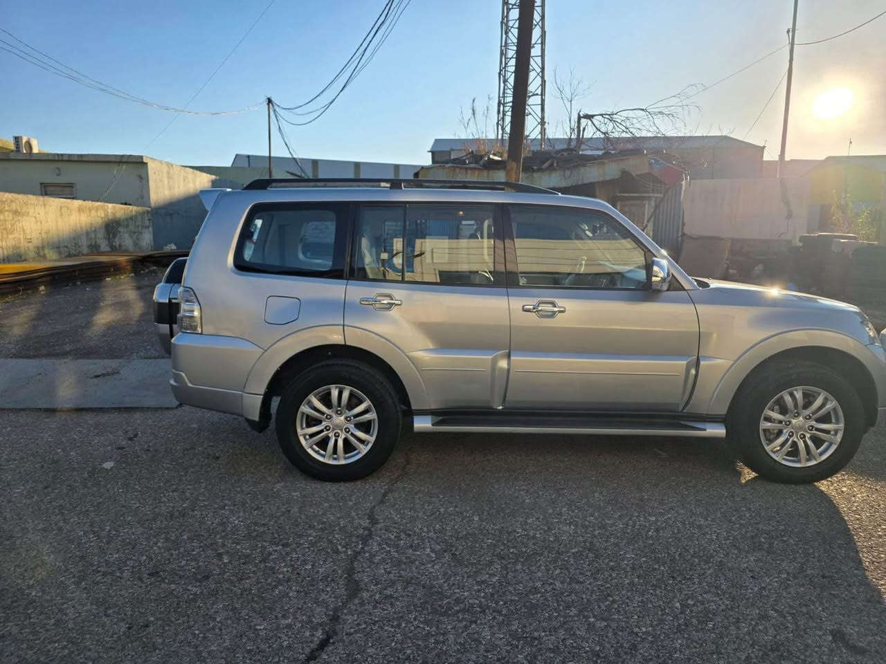 ميتسوبيشي باجيرو خليجى مۆدیل ٢٠٢٢ بێ بۆیاغ و بێ ساردەکوت ،فول مواسەفات  GLSمەکینە شەش پستنی 3.8( ٩٥ ) هەزار رۆشتووە، چرکەی تێدا نیە هەموو شتی بەشەرت يعري 230 وەرەقە
شوێن هەولێر
***********
باجيرو مديل ٢٠٢٢مواصفات  خليجية GLSمكفولة من الصبغ والضربة والبارد محرك ٣.٨ سيارة جديدة لوك ، ماشية ٩٥ الف كير محرك صدر كله بشرط شرط التحويل والوكالة …
المكان : اربيل *********** واتساب أربيل, العراق
