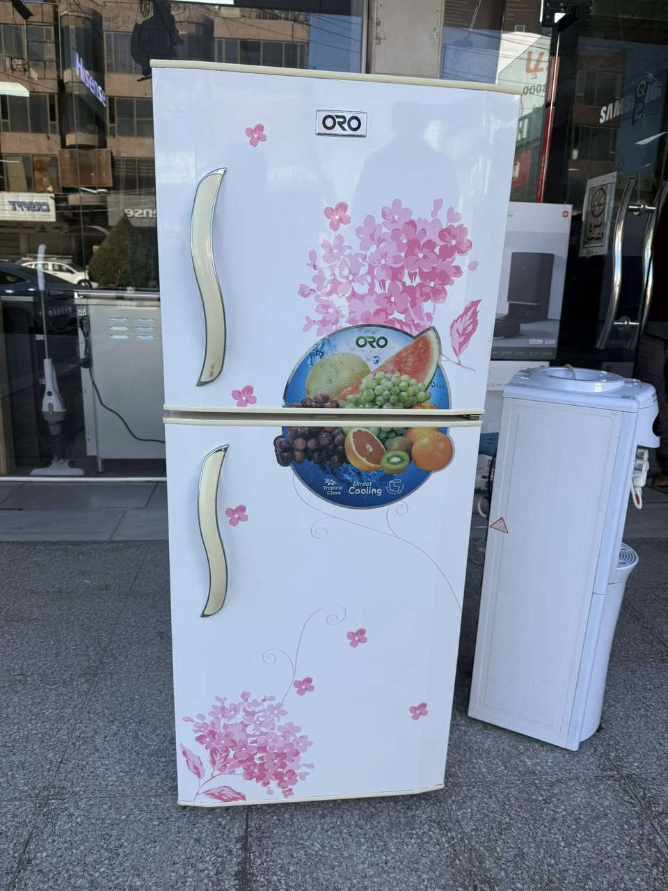 ثلاجه ١٠ قدم مع براد مستخدم نظيف جدا للبيع / *********** عنوان بغداد / كراده خارج
