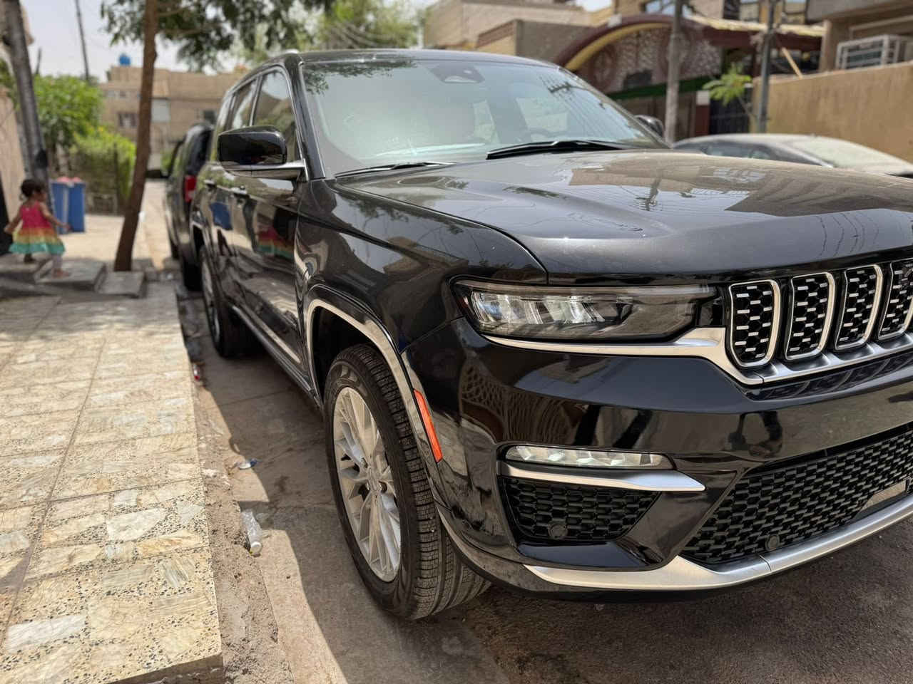 السلام عليكم
جيب سومت 2023 سياره بسمي ماشيه 28كيلو 
الموصفات خير من الله 
سياره سبغ عام ‭0776 719 6920‬
