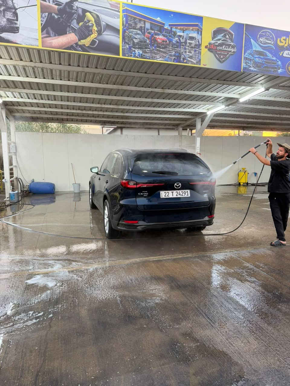 للبيع فقط مرقم شمالى جاهز تحويل ثاني يوم كل التفاصيل موجوده بالمنشور
مكان السيارا بغداد
***********☎️☎️☎️☎️
للبيع فقط 2024  Mazda cx_90 بلكن هايبرد ر
قطعة وحده صبغ ايرباك سيستم حتى الدعاميات بيلادي
: 4 أسطوانات (I4) سعة 2.5 لتر بنزين.
المحرك الكهربائي: محرك كهربائي بقوة 68 كيلوواط (حوالي 91 حصان).
البطارية: 17.8 كيلوواط/ساعة ليثيوم أيون.
القوة الإجمالية: 323 حصان (عند استخدام بنزين ممتاز 95) أو 319 حصان (عند استخدام بنزين عادي 91).
عزم الدوران: 369 رطل-قدم (500 نيوتن-متر).
ناقل الحركة: أوتوماتيكي من 8 سرعات (بدون محول عزم تقليد
المقاعد: 3 صفوف مقاعد  VIP (تتسع لـ 7 أو 8 ركاب).
التنجيد: مقاعد بجلد (Leather-trimmed).
المقاعد الأمامية: مدفأة، مع تعديل كهربائي لمقعد السائق   ومقعد الراكب)
فتحه سقف 
دخول ذكي
التكييف: تحكم أوتوماتيكي بالمناخ ثلاثي المناطق.
المرايا: مرآة رؤية خلفية ذاتية
شاشة مركزية ملونة مقاس 12.3 بوصة 
نظام آبل كاربلاي وأندرويد أوتو (لاسلكي).
نظام صوتي مكون من 8 سماعات.
شاشة عدادات رقمية بالكامل أمام السائق. 
نظام مراقبة النقاط العمياء (BSM) مع تنبيه حركة المرور الخلفية.
مساعد الحفاظ على المسار (Lane-keep Assist) وتحذير مغادرة المسار.
مثبت سرعة راداري (مازدا رادار كروز) مع خاصية التوقف والانطلاق.
كبح تلقائي للطوارئ (Smart Brake Support). 
كهربا وباينزين و هايبرد قابله للشحن المنزلي
 وبعد اهواي مواصفات 

رقم الشاصي  JM3KKBHAOR1181868
