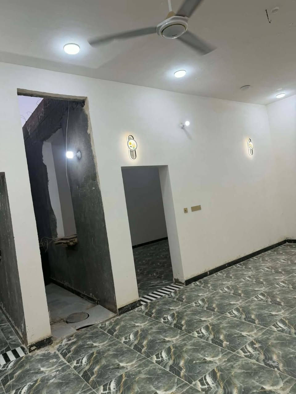 مكتب عقارات ألـــتـوبي
بيت للبيع طابو صرف حي شرطه صوب الصغير 
مساحه 135م سعر85 للستفسار مراجعة المكتب او نتصال ***********
