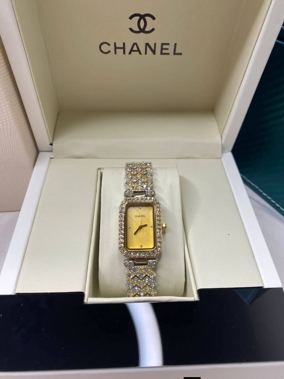 روز ستور 
 بيج مختص باالماركات والكوالتي العالي الرجالي والنسائي 
✨ أناقتك تبدي من هنا
👜 ذوقك غير… واختياراتك أغير
👠 للي تحب الأناقة على أصولها
🕶️ تفاصيل تحچي عنك
💼 كل شي يكمّل ستايلك

⌚ساعات رجاليه 
محفضه رجاليه كله كوالتي عالي ماركات معروفه 

حجز اواستفسار عن الالوان والقياسات عن طريق الواتساب ☎️***********
🚕توصيل بسمايه بغداد محافضات
