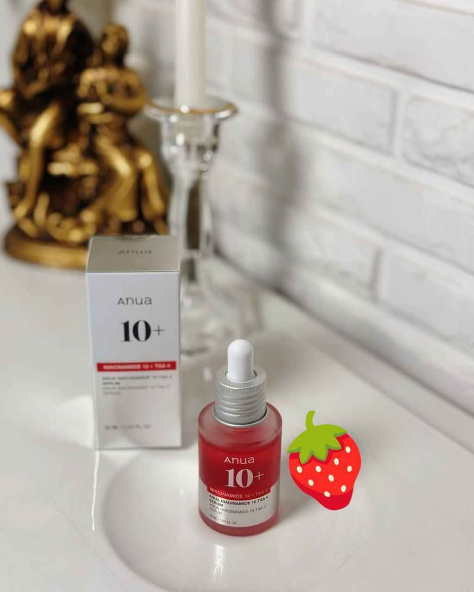 ‏Anua Niacinamide 10% + TXA 4% Dark Spot CORRECTING Serum🇰🇷 💯

🟥 سيروم تصحيح البقع الداكنة
قولي وداعًا للبقع الداكنة العنيدة، وفرط التصبغ ، والبقع الشمسية، ولون البشرة الغير متساوي، وتغير لون البشرة
والبشرة الباهتة مرة واحدة وإلى الأبد مع أحدث سيروم من Anua البراند الكوري يحتوي على 10% من النياسيناميد و4 % من حمض الترانيكساميك

🟥سيروم النياسيناميد 10% من انوا 
اقوى انواع السيرومات الكورية الذي يعمل على معالجة التصبغات والبقع والمسامات والحبوب والتفتيح والترطيب للبشره..

🟥حاربي فرط التصبغ باستخدام هذا السيروم المصنوع من النياسيناميد بنسبة 10% وحمض الترانيكساميك بنسبة 4%، مما يستهدف تقليل البقع الداكنة وندبات حب الشباب.

🟥معزز بالألفا أربوتين لتفتيح البشرة وتوحيد لونها، كما أنه يتميز بحمض الهيالورونيك والزيوت النباتية لتوفير الرطوبة وفوائد تلطيف للبشرة.

🟥 سيروم مائي محمل بـ 2% أربوتين للمساعدة في تصحيح لون البشرة الغير متساوي عن طريق الحد من إنتاج الميلانين .
➕ملمس خفيف بدون لزوجة.

✔️طريقة الاستخدام:💯
1. ضعي بضع قطرات على المناطق المتضررة وقومي بزيادة فترة الاستخدام تدريجيًا وفقًا لذلك.
2. استخدميه في الصباح او الليل قبل المرطب.
3. يمكن استخدامه يوميًا ولكن توقفي في حالة حدوث اي تهيج على البشرة .
4. عند استخدامه في الصباح، تأكدي من وضع كريم حماية من الشمس بدرجة SPF30 أو أعلى.
#الاصلي المنشأ كوري🇰🇷💯
السعر ١٦ الاف
🚘يوجد خدمة توصيل لجميع محافظات العراق ٤ الاف المحمودية, بابل


**إذا كنت صاحب هذا الإعلان وتريد حذفه لأي سبب، رجاءا أرسل رسالة إلى الدعم الفني**