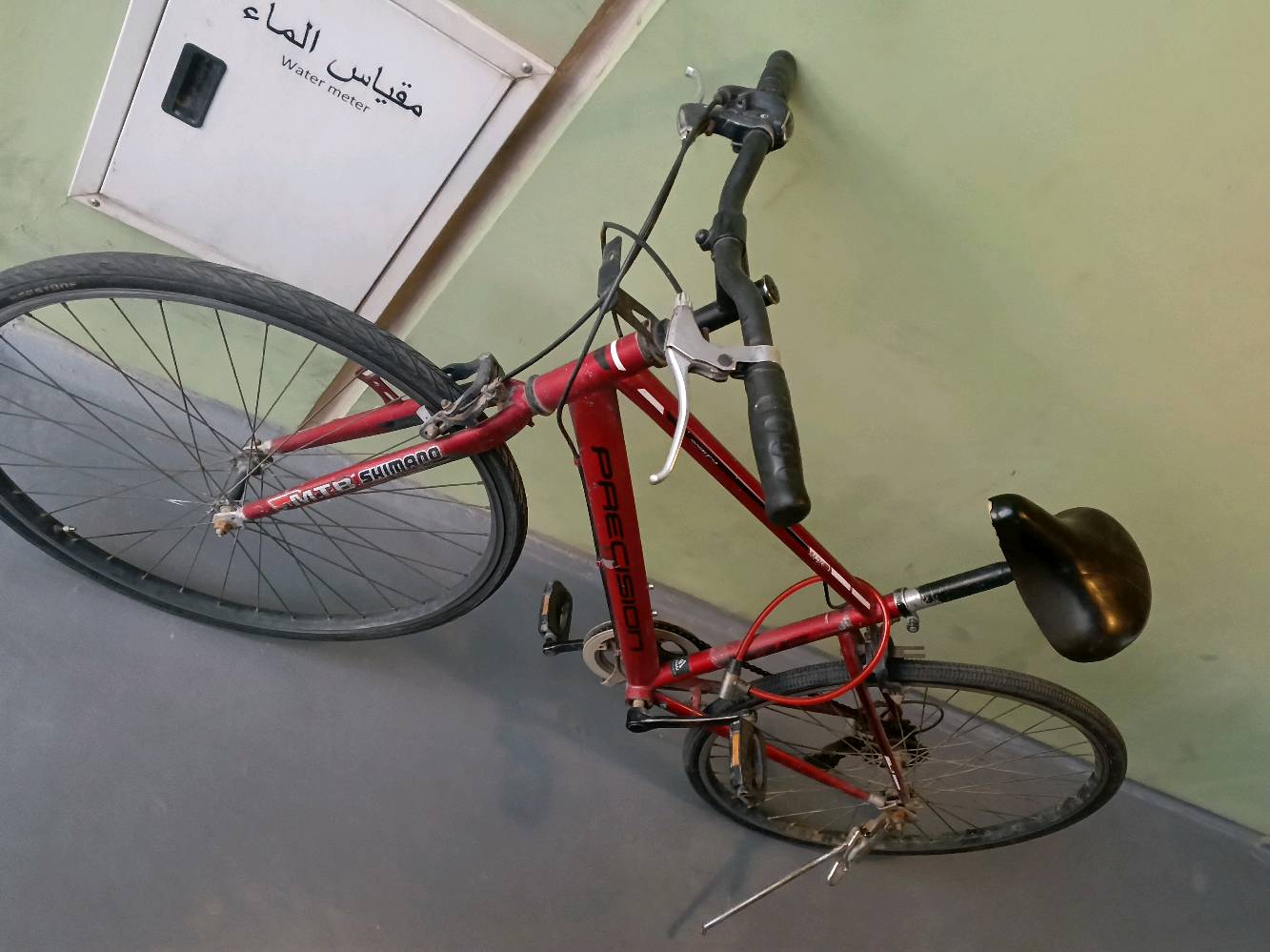 السلام عليكم عندي بايسكل اثنينهن C700 نضيفات الأسود بي بس بنچر خلفي والأحمر كامل مكمل سعر الأسود 40 والأحمر 100 مكاني بسمايه 