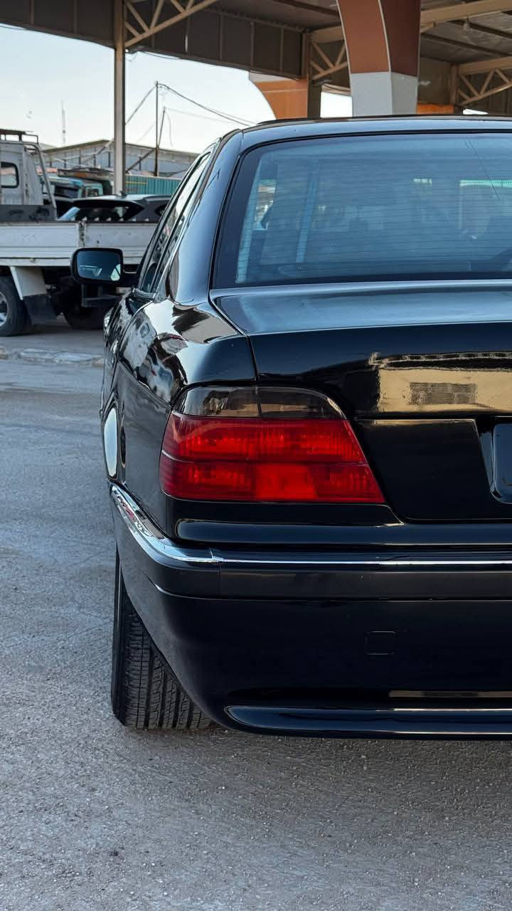 السلام عليكم للبيع او للمراوس
للبيع BMW 740 اصل بليته وسنويه موديل 1996 

السياره مكفوله من ضربه وتبديل فقط صبغ عام جماليه

رقم انبار مشروع وطني مداور وين ما جان

كير ومكينه جدد 

حداده عامه جديده

تخم تاير جديد ويل ١٨ حاويه

كهربائيات عام جدد

لايت بروجكتر جديد

جام اربعه اوتو

شاشه اندرويد عارض 

غرفه رصاصي جديده

مري كهرباء شغاله

السعر ٧٢ وبيه مجال 

وباقي التفاصيل كدامكم سياره جديده وب العافيه ع الياخذهه

للاستفسار ***********
