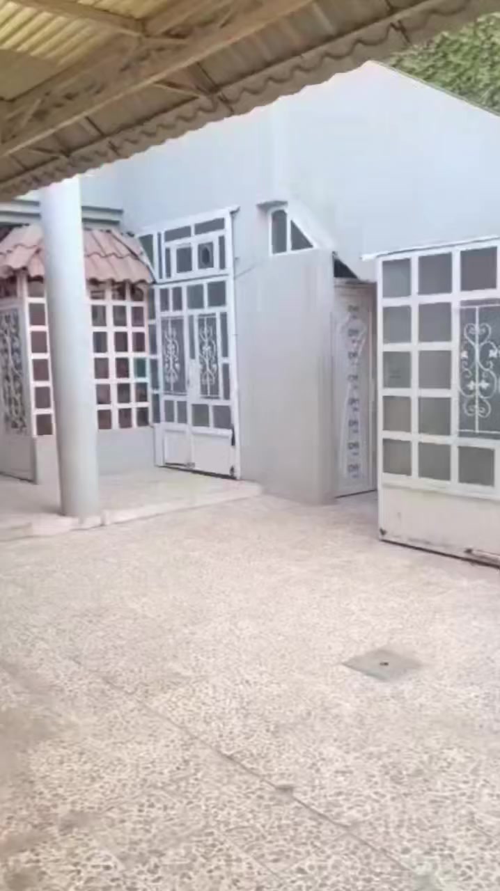 بيت للأيجار بحي مثنى من جهة التل  ٢٠٠ متر للتواصل فقط اتصال *********** ***********
