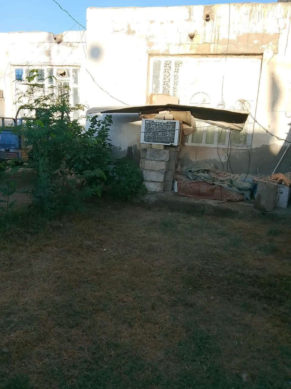 دار سكن طابو زراعي في حي ( ازليزل ) 
خلف بيت الحاج ( جوده اكويجو ) 
مساحة ١٥٠ م
بناء ابلوك - اعكاده - غرفة نوم ( واحده ) 
صحيات داخلية - خارجية 
يقع ( ثالث ) فرع بحي ( ازليزل ) 
مشمول بقرار ( التطويب ) 
مناسب ( جداً جداً ) 

للاستفسار مراجعة مكتب ( غيدان ) للعقار  
واسط - الزبيدية - مقابيل حي ( الصناعي )  
***********  
*********** محمد سيد غازي
