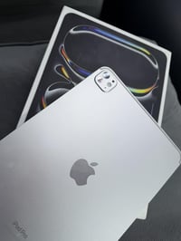 ايباد بروm4 ٢٥٦ كيكة  بطارية٨٤ جهاز جديد ونضيف فول نضافة الجهاز٩٥ ملحق...