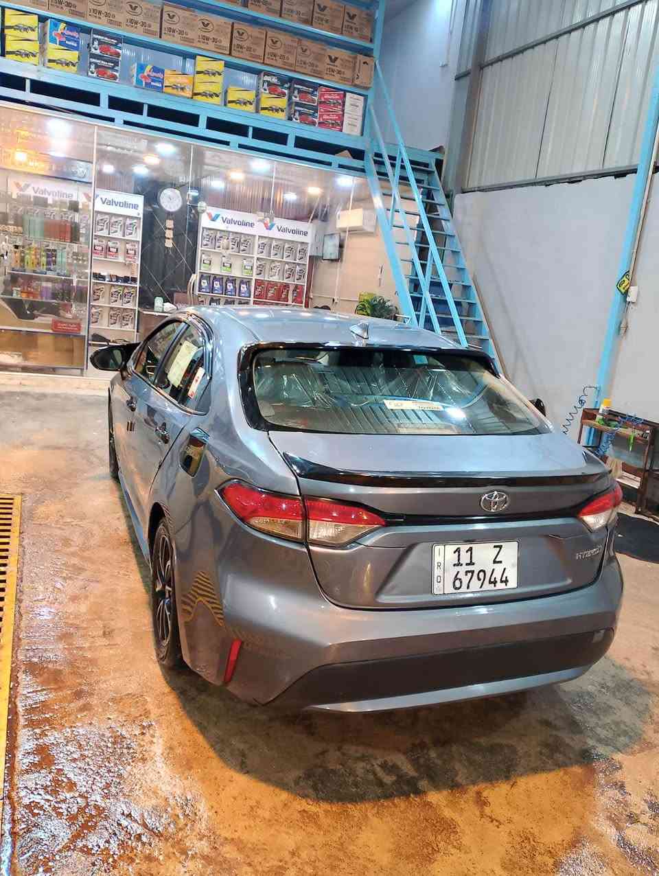 السلام عليكم 
 السعر 115 بيه مجال قليل كلش 
اقره تفاصيل سياره كامل حتى تفتهم شبيه سياره 
كورلا 2022 هايبرد رقم بغداد دولي هزه وسنويه وارقام جدد باسمي شخصيا
حادث سياره جاملغ وبنيد يسره وجاملغ خلفي يسره 

ملاحظة 
(تبديل ربع الأول من شاصي اليسره نفس لون) 
لغود مكفوله شاصي الايمن فقط تعديل بدون معجون ولا لحيم 
تكم داخليه تكم خارجيه وقماره مكفوله
 
ابيع صبغ حزام بس هيه مو حزام 
السيارة جديدة بعده 
كير ومكينه وصدر وتبريد مكفولات 
المواصفات 
بصمه
شاشه جبيره وكامره خلفيه 
ورادار امامي وتحديد مسار وتوقف ذاتي 
لايت زنون ولدات اماميه 
تخم تاير ويل كب جديد
سياره جاهزه مابيه نقص 
مكانه بغداد الدوره 
115 وبيها مجال بسيط
*********** بغداد, العراق
