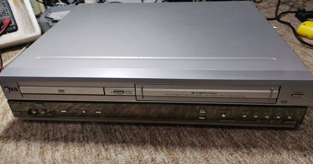 فيديو DVD و VHS مشترك نوع LG
 نضافة ٩٥% يسجل من القرص الى الكاسيت 
غير داخل تصليح شغال بلكامل
السعر المطلوب ٧٥ الف 
يوجد توصيل لكافة المحافظات


**إذا كنت صاحب هذا الإعلان وتريد حذفه لأي سبب، رجاءا أرسل رسالة إلى الدعم الفني**