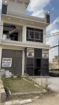 السلام عليكم بيت 60 متر تجاري على شارع الضغط الدوره حي دجله +تشجير يحتوي على محل +شقتين   درج خارجي  بناء جديد تنازل شركه كل مشتمل غرفه صاله مطبخ وصحيات بيت كامل السعر 120 بي مجال بيع مستعجل  
 اخوان البيت تريد سكن تريد استثماره اقل شي بلشهر مليون و100 وكدام البيت الك 100 متر حديقه سند 25 
***********
