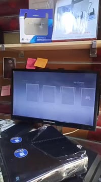 اكس بوكس 360 للبيع كامل مكمل كلش نضيف السعر 130وبي مجال 07849928783