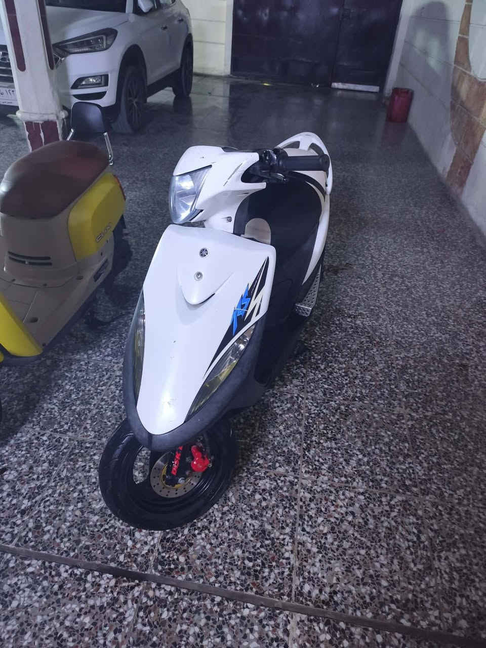 دراجه ماكس عدله كفاله مكينه ناعمه ما مفتوحه ما بيهه بس كفرات مبدله دراجه نضيفه مختمه كلهه  السعر (850) وبيهه مجال بسيط بغداد مدينه الصدر *********** اي ستفسار اتصل
