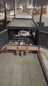 عربانه للبيع العرض متر الطول مترين معه مخزن العنوان زعفرانيه 4شوارع تواصل ***********بغداد اذا شراي جيب فلوسك او تعال اني ما ارجعك
