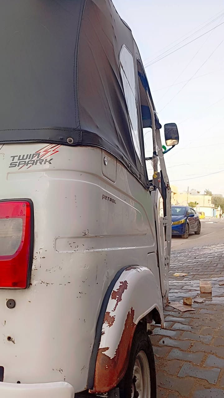 سلام عليكم شباب عدي تكتك للبيع 22لون ابيض بيهه بس دوس مرقمه رقم وسنويه بيهه بارد يم البكلايت مضح بل صور اي الاستفسار عل رقم***********
